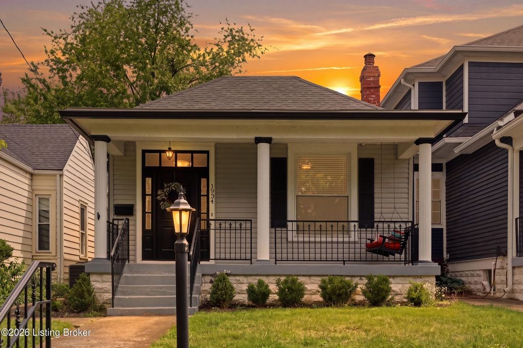 Photo of 1934 Richmond Dr, Louisville, KY 40205 (MLS # 1716271)