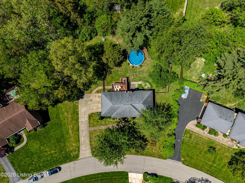 Photo of 5121 McGregor Dr, La Grange, KY 40031 (MLS # 1715259)