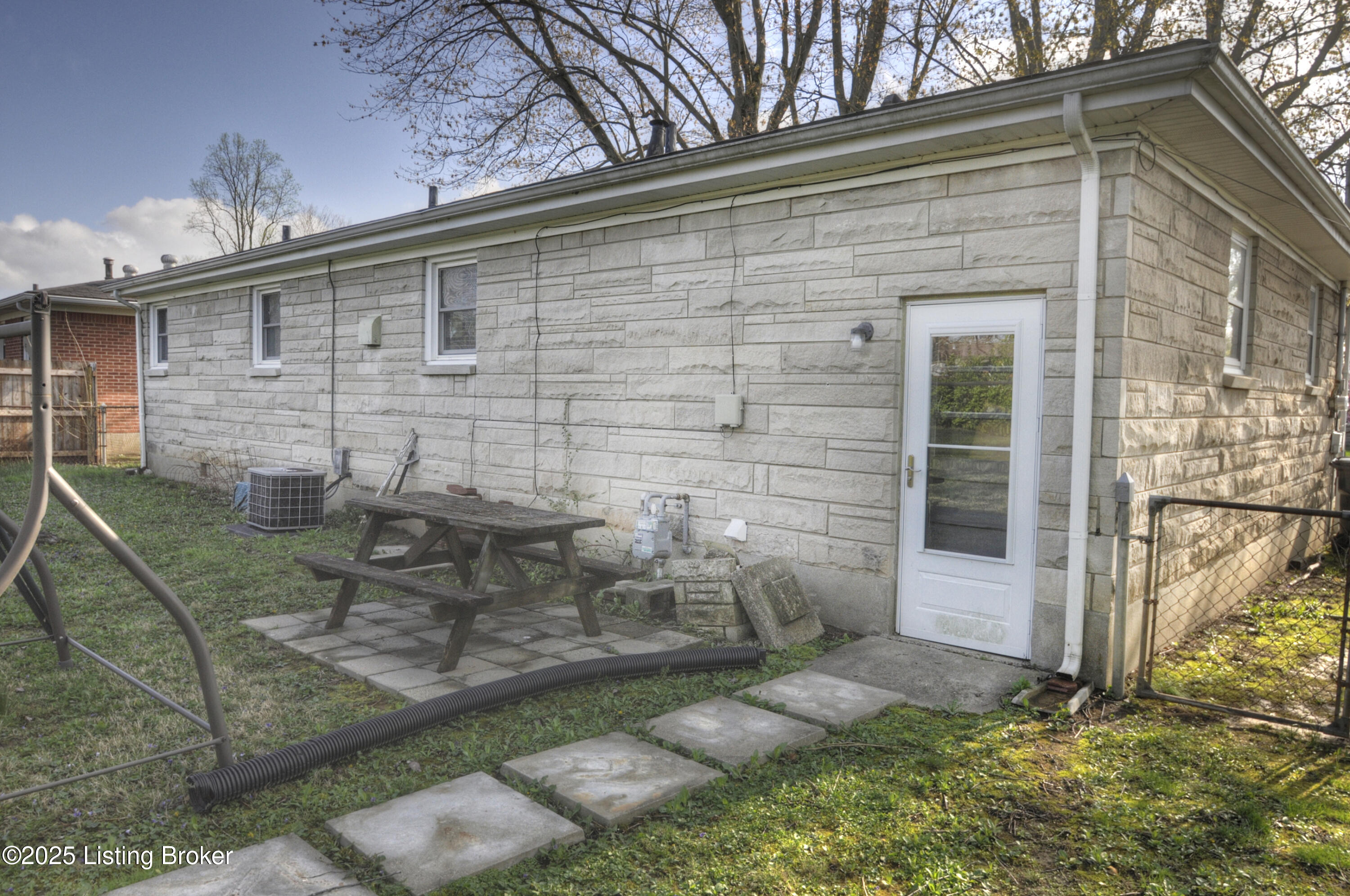 7800 Jonquil Dr, Louisville, Kentucky image 16