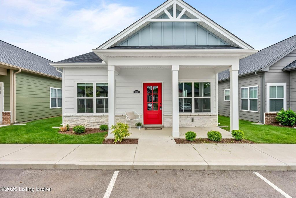 Photo of 809 Rosemary Ln, La Grange, KY 40031 (MLS # 1716461)