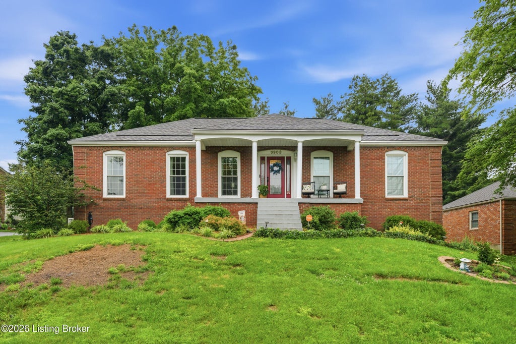 Photo of 3903 Bayonne Ct, Jeffersontown, KY 40299 (MLS # 1721154)