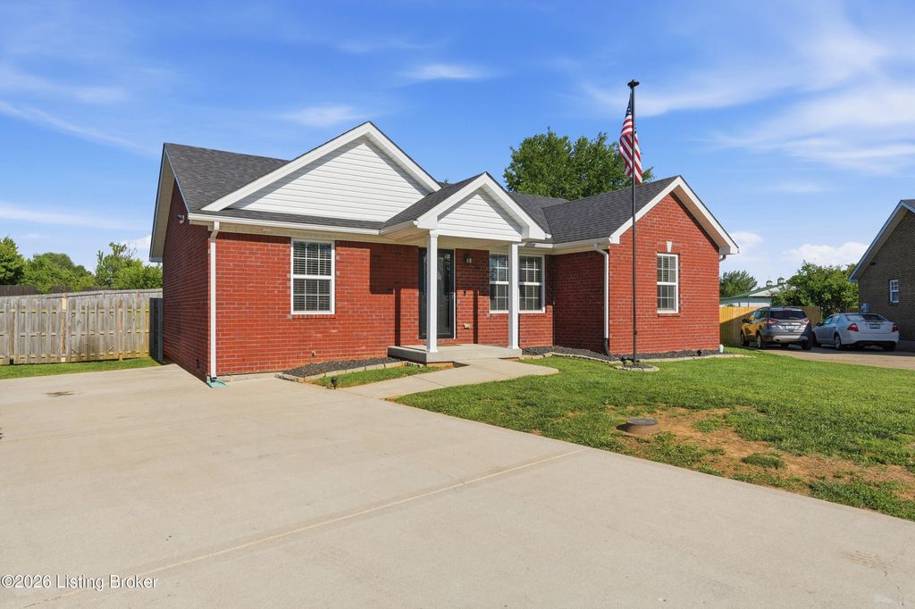 Photo of 120 Quiet Spring Dr, Bardstown, KY 40004 (MLS # 1717561)