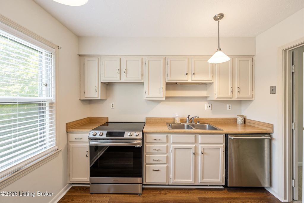 Photo of 10607 Sycamore Trail, Louisville, KY 40223 (MLS # 1719759)