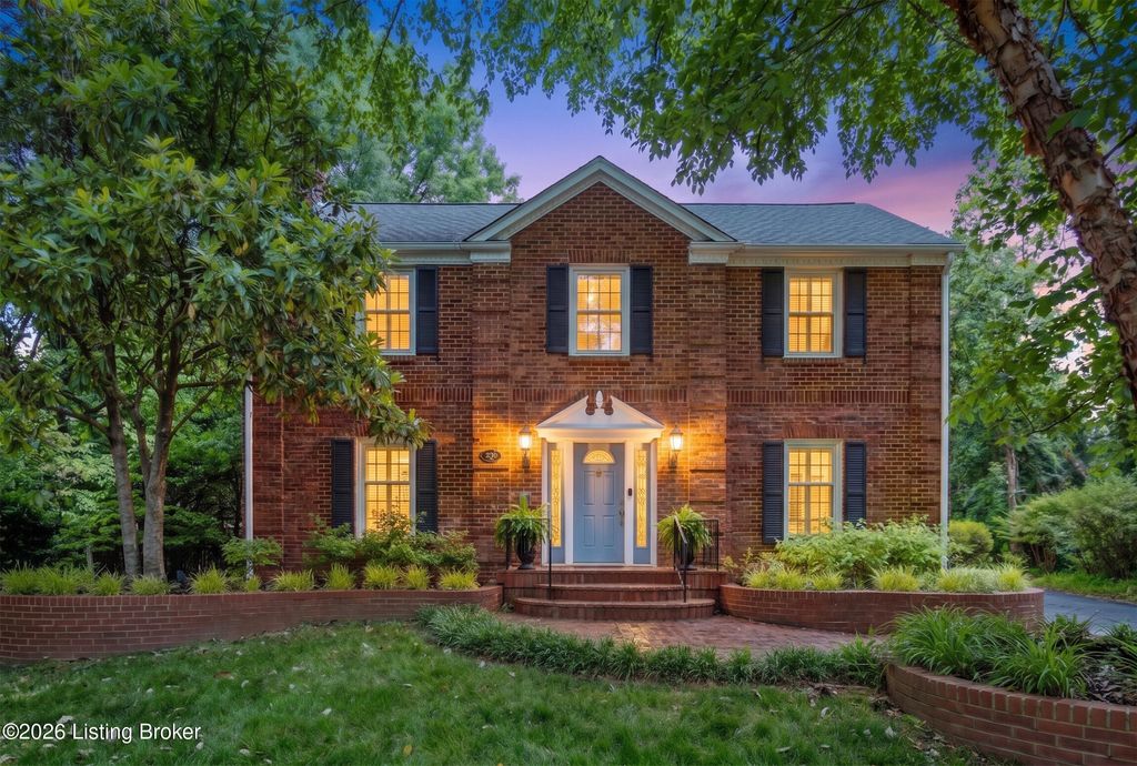 Photo of 2802 Lexington Rd, Louisville, KY 40206 (MLS # 1720023)