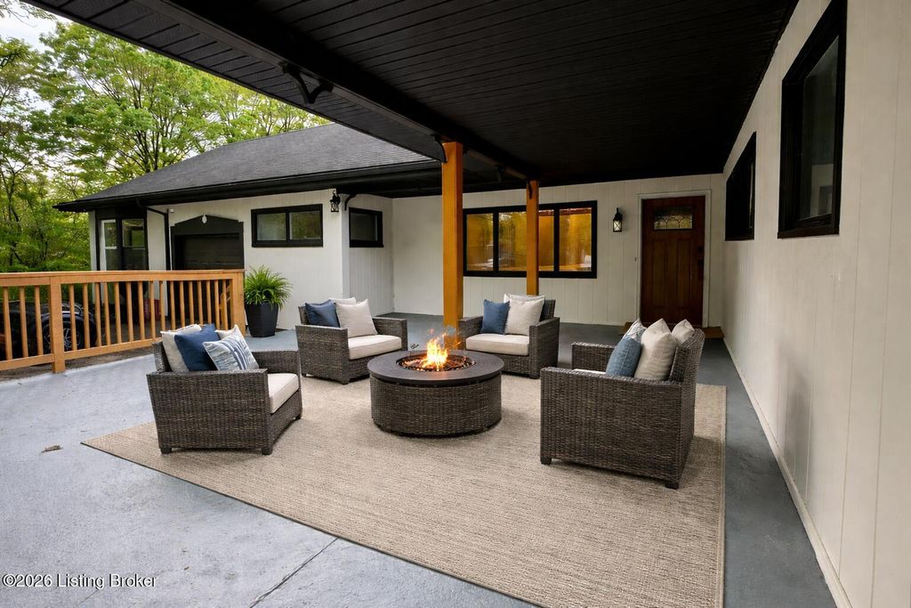 Photo of 1107 Viewcrest Dr, Louisville, KY 40118 (MLS # 1715014)