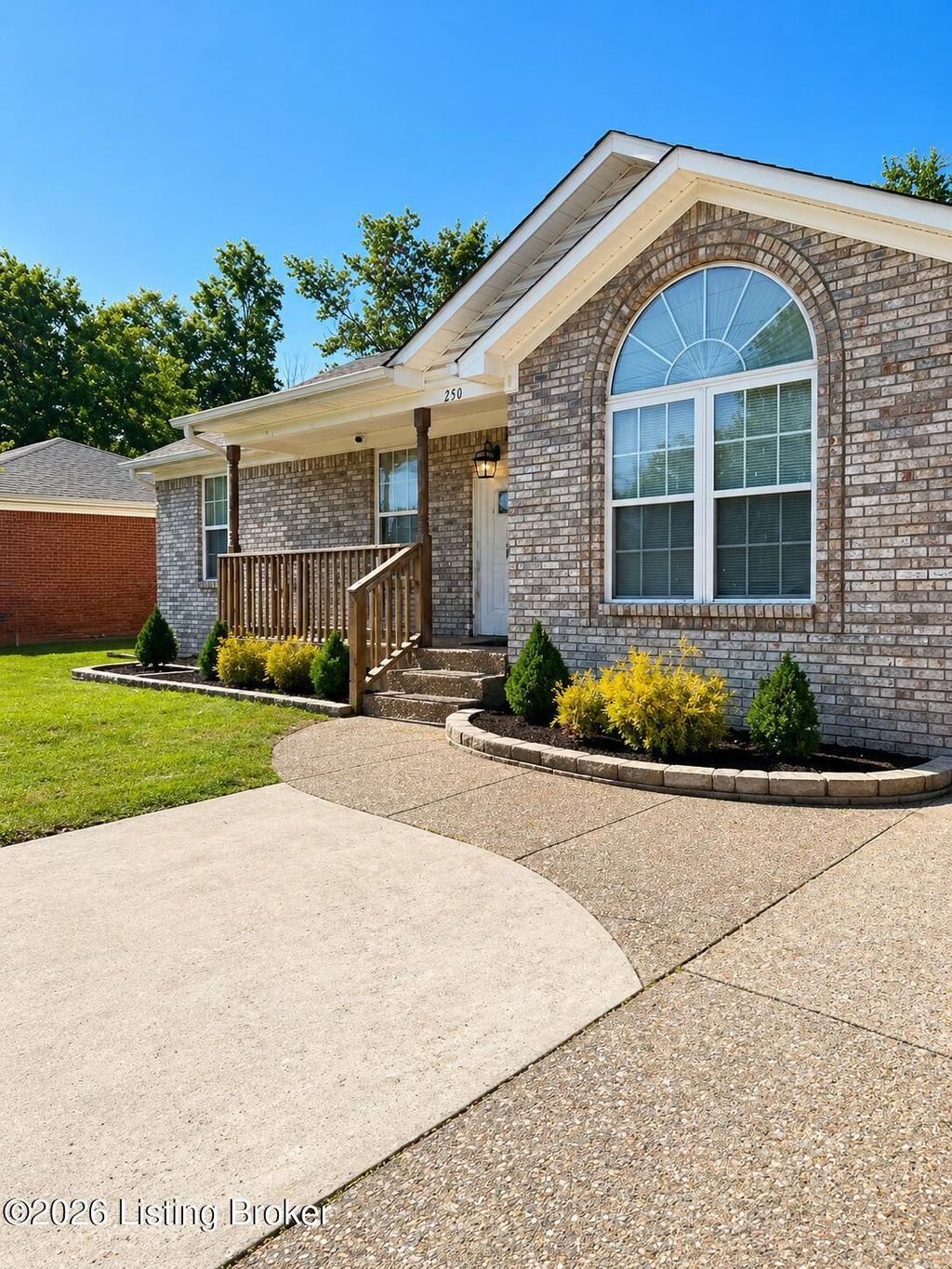 Photo of 250 4th Ave, Shepherdsville, KY 40165 (MLS # 1715758)