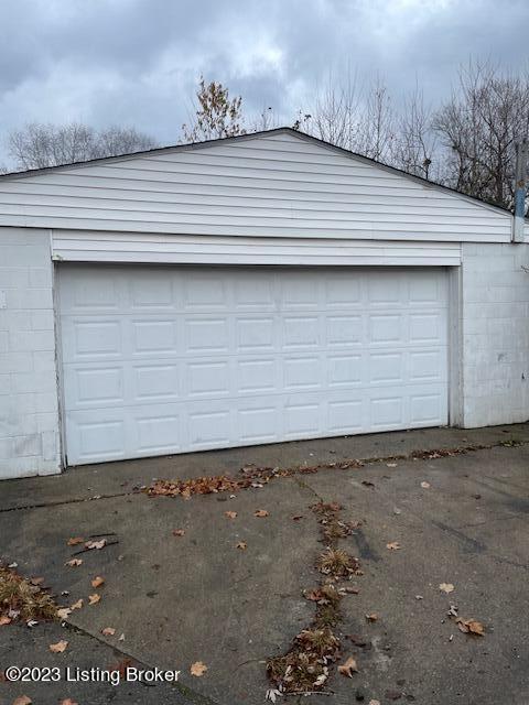 Tiny photo for 10611 Grafton Hall Rd, Louisville, KY 40272 (MLS # 1729614)