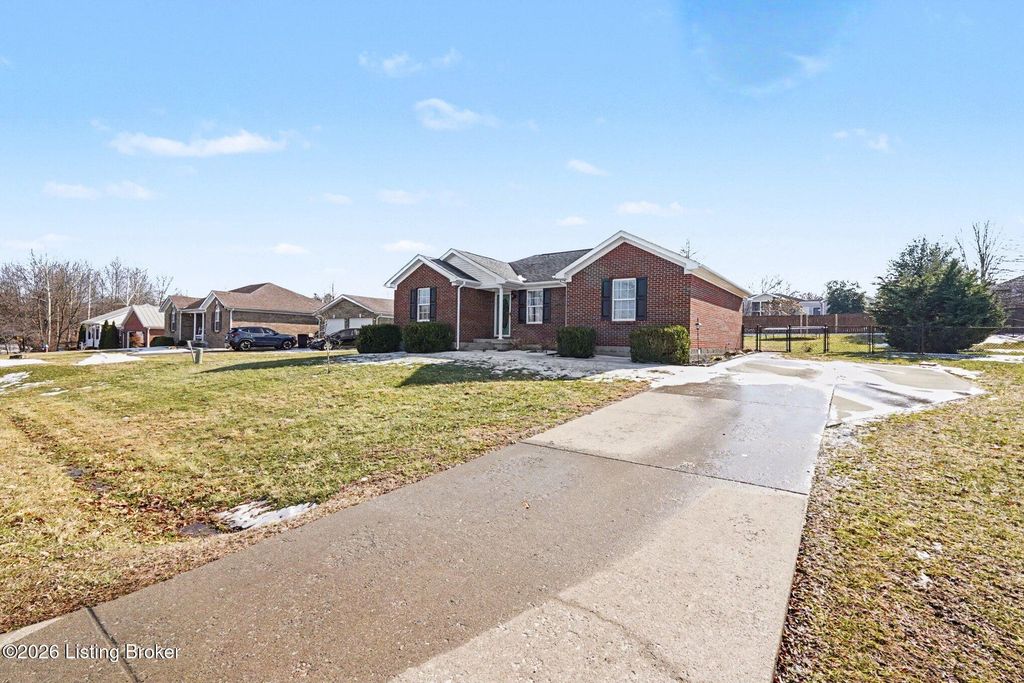 Photo of 105 Haverly Dr, Bardstown, KY 40004 (MLS # 1706398)