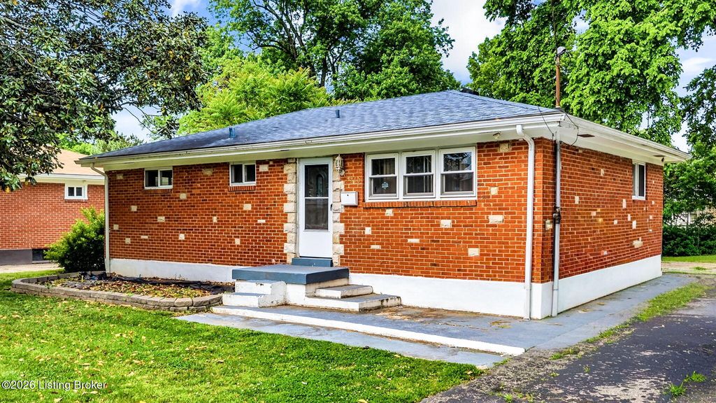 Photo of 7710 Carnation Dr, Louisville, KY 40258 (MLS # 1716426)