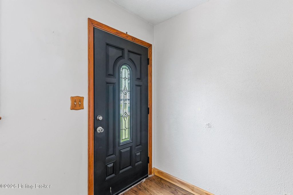 Photo of 7710 Carnation Dr, Louisville, KY 40258 (MLS # 1716426)