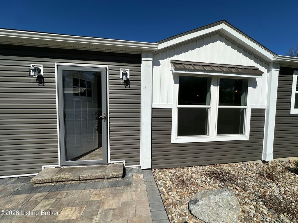 Photo of 115 E Maple St, Irvington, KY 40146 (MLS # 1711483)