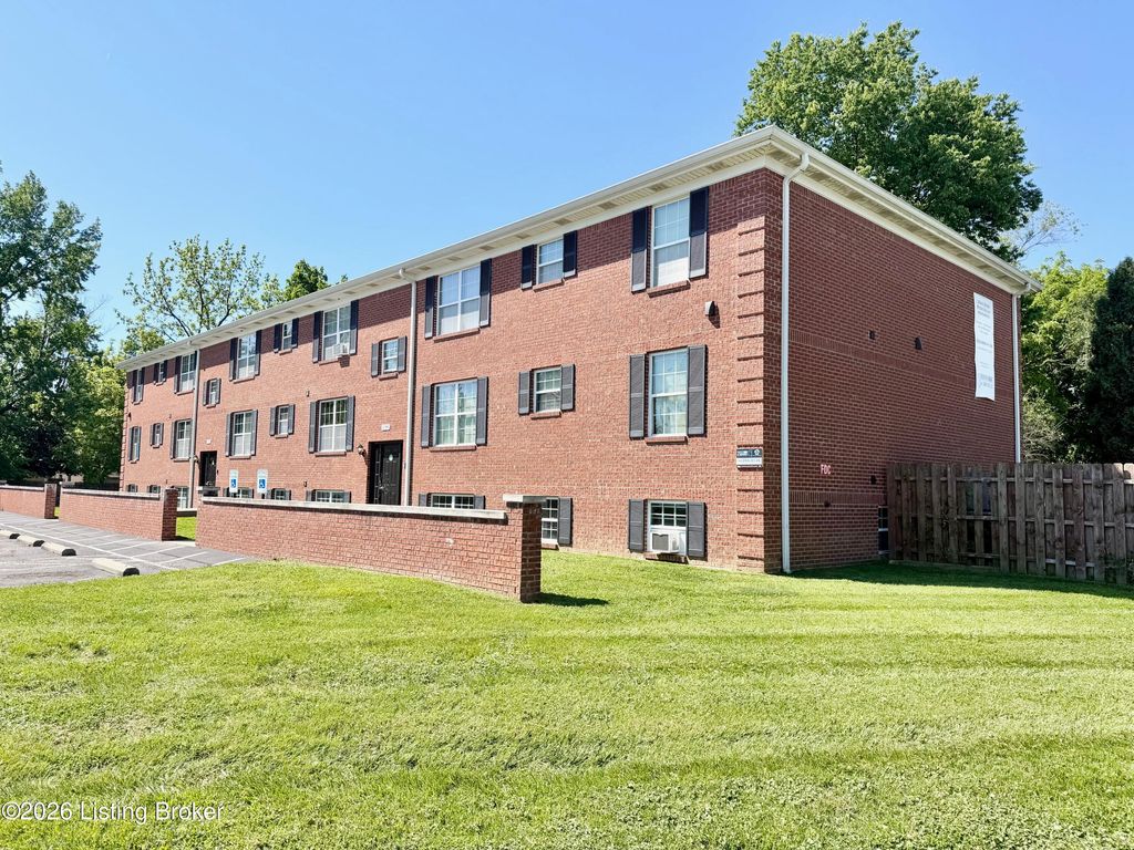Photo of 3544 Brockton Ln #2, Louisville, KY 40220 (MLS # 1717843)