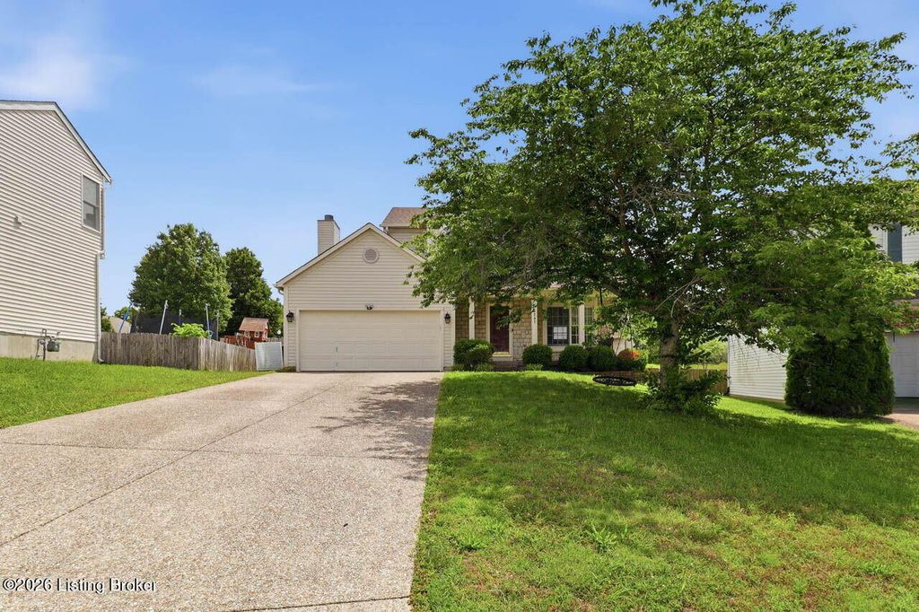 Photo of 5207 Rainmaker Ct, Louisville, KY 40229 (MLS # 1719200)