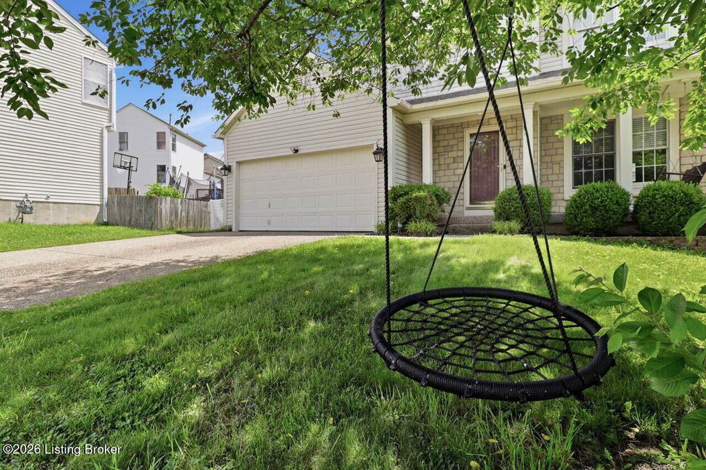 Photo of 5207 Rainmaker Ct, Louisville, KY 40229 (MLS # 1719200)