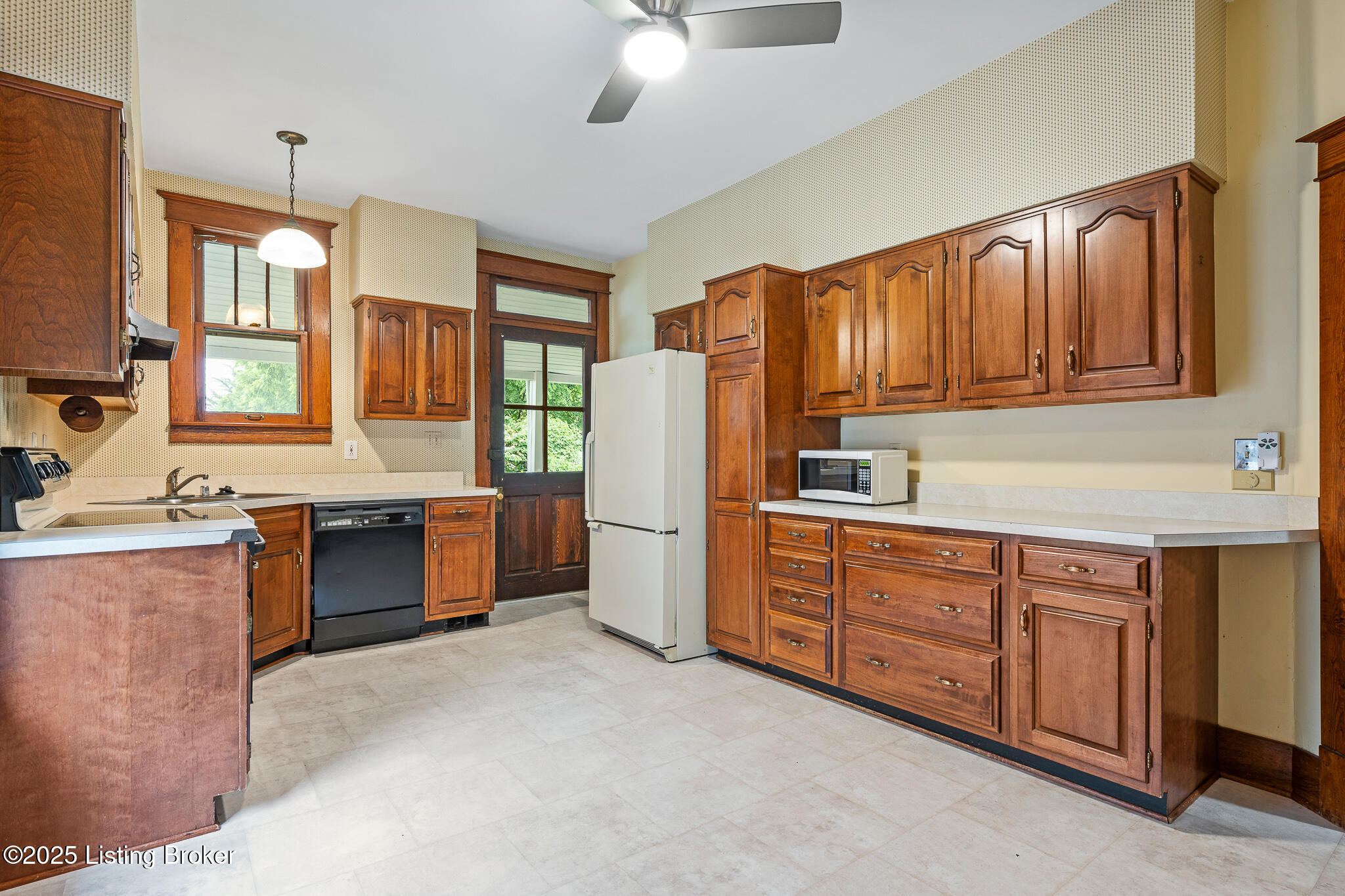 1621 Richmond Dr, Louisville, Pennsylvania image 18