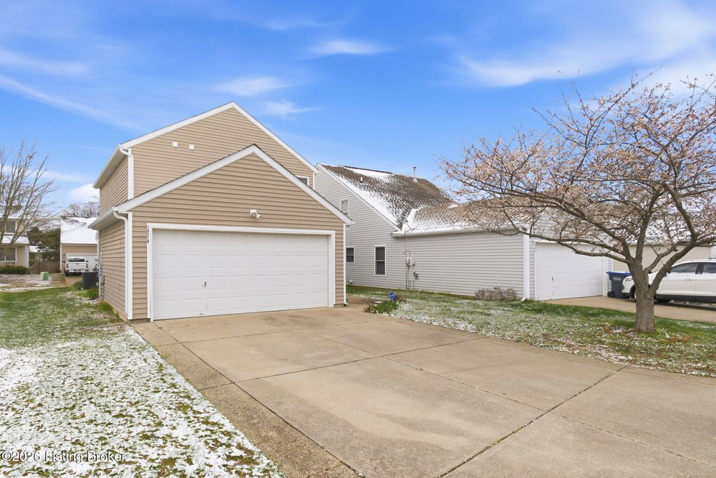 Photo of 10219 Winding River Way, Louisville, KY 40229 (MLS # 1711692)