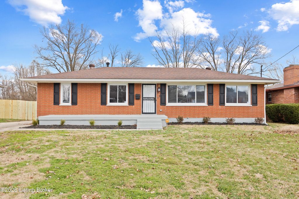 Photo of 8905 Mapleview Dr, Louisville, KY 40258 (MLS # 1708295)