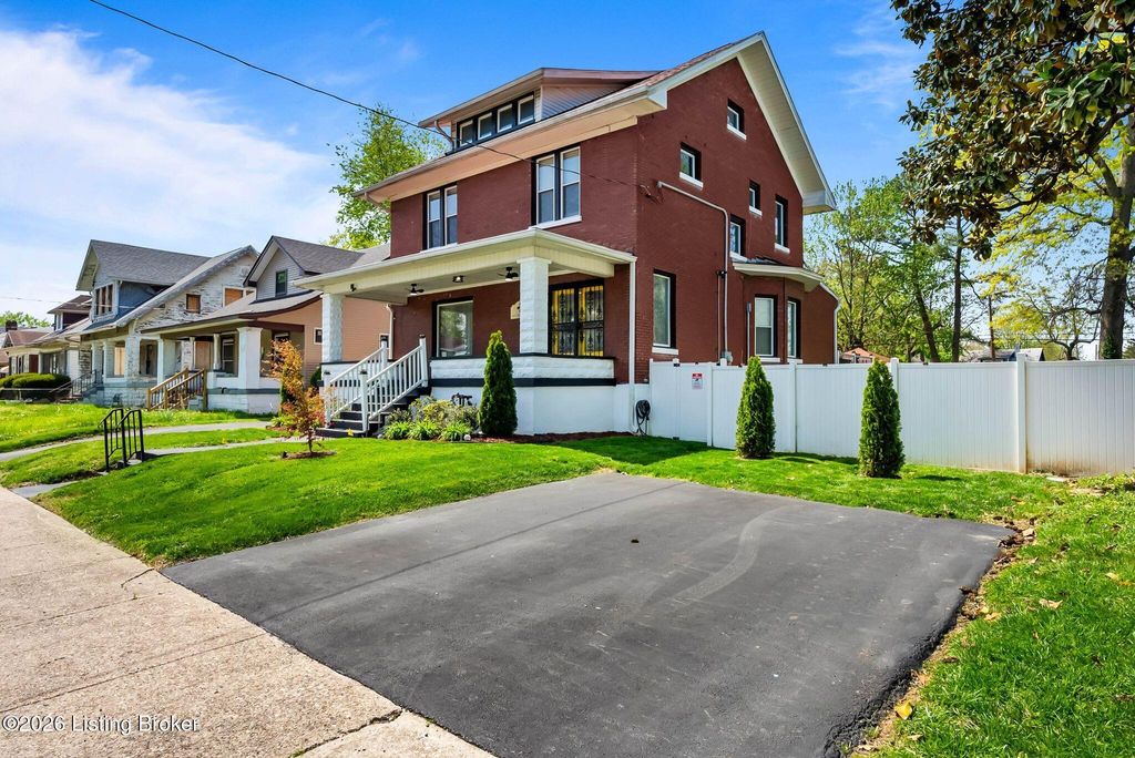 Photo of 800 Cecil Ave, Louisville, KY 40211 (MLS # 1714005)