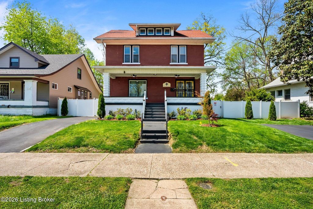 Photo of 800 Cecil Ave, Louisville, KY 40211 (MLS # 1714005)