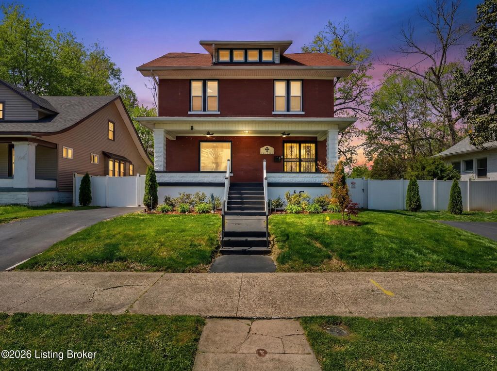 Photo of 800 Cecil Ave, Louisville, KY 40211 (MLS # 1714005)