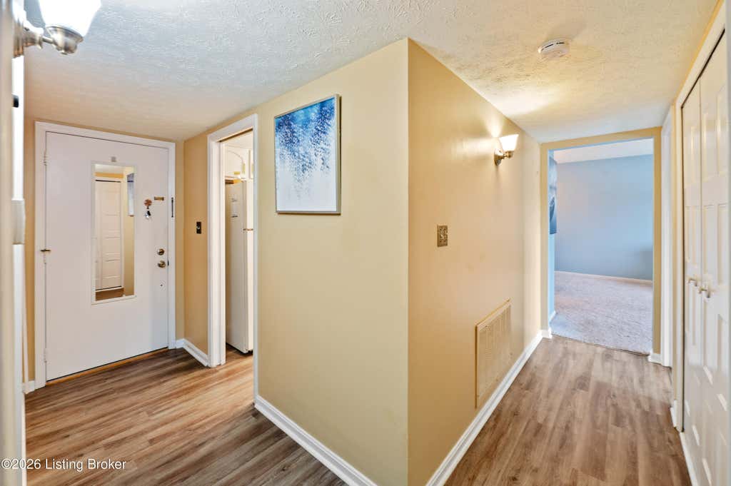 Photo of 316 El Conquistador Pl, Louisville, KY 40220 (MLS # 1726417)