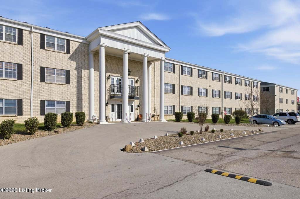 Photo of 316 El Conquistador Pl, Louisville, KY 40220 (MLS # 1726417)