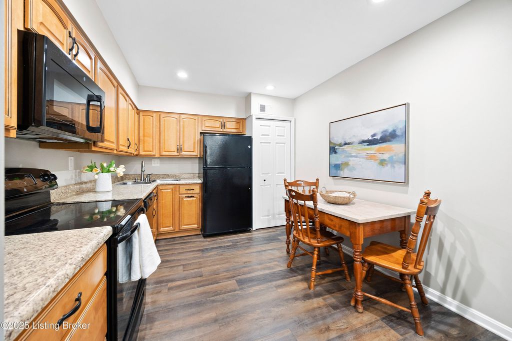 Photo of 1600 Gardiner Ln #203, Louisville, KY 40205 (MLS # 1715671)