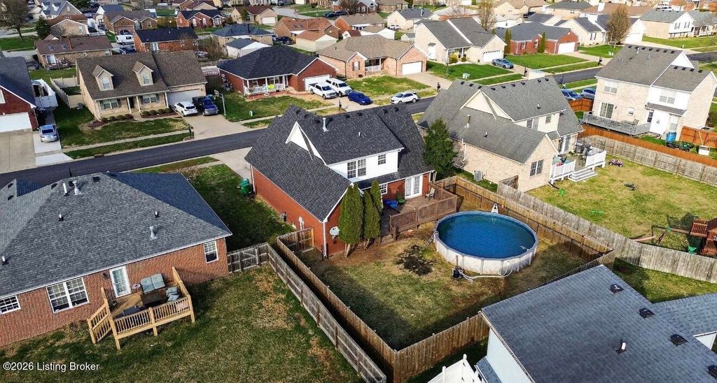 Photo of 354 Bentwood Dr, Shepherdsville, KY 40165 (MLS # 1712071)