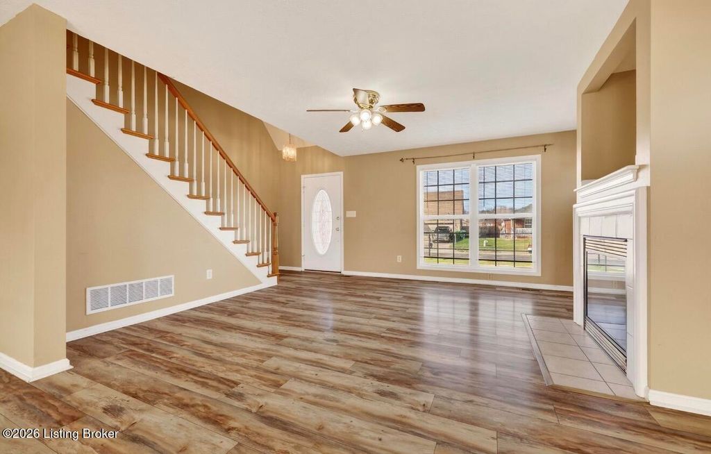 Photo of 354 Bentwood Dr, Shepherdsville, KY 40165 (MLS # 1712071)