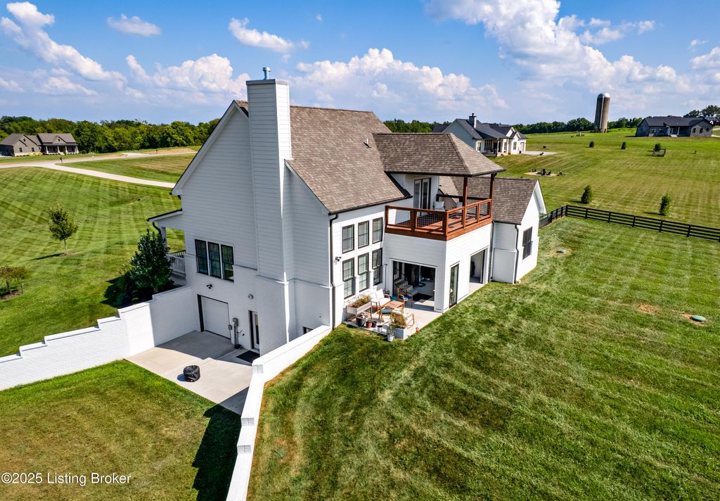 Photo of 639 S Stallard Dr, Shelbyville, KY 40065 (MLS # 1695233)