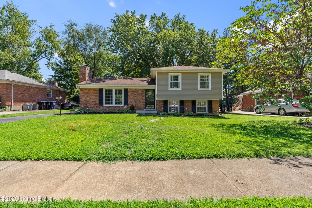 Photo of 9306 Trentham Ln, Louisville, KY 40242 (MLS # 1726706)