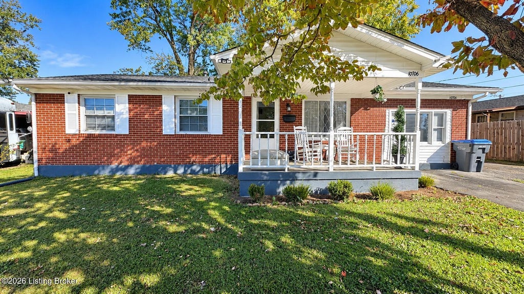 Photo of 10706 Milwaukee Way, Louisville, KY 40272 (MLS # 1731912)
