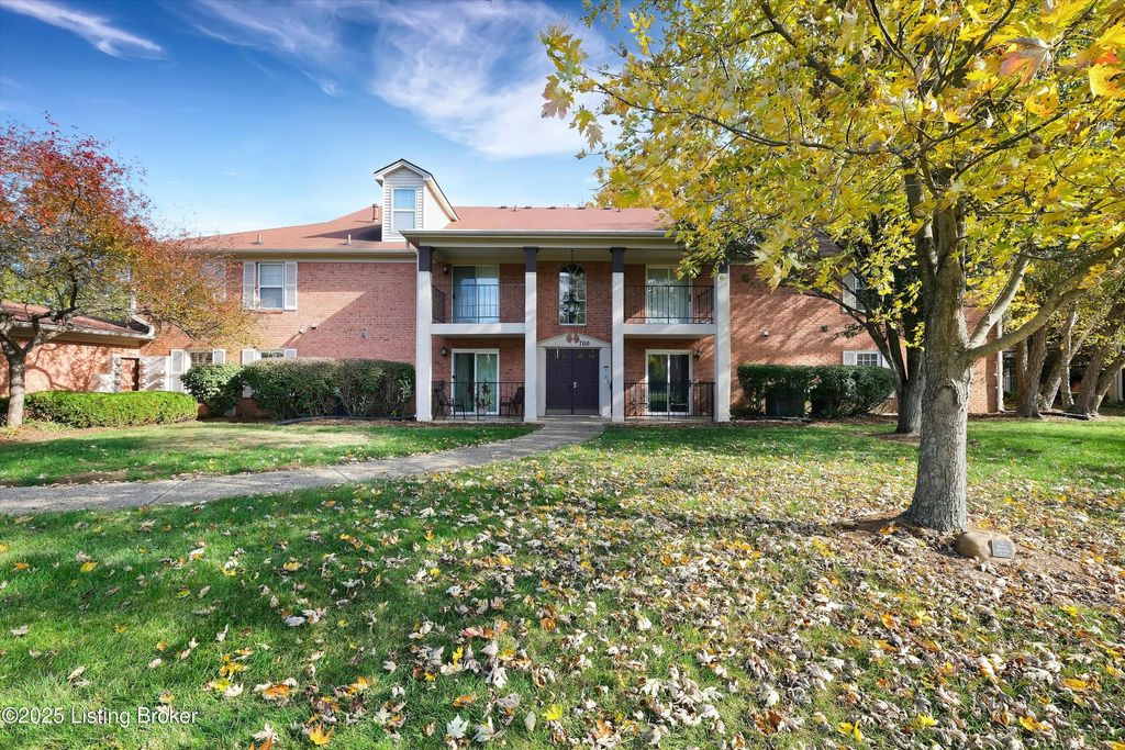 Photo of 701 Forest Park Rd, Louisville, KY 40223 (MLS # 1704712)