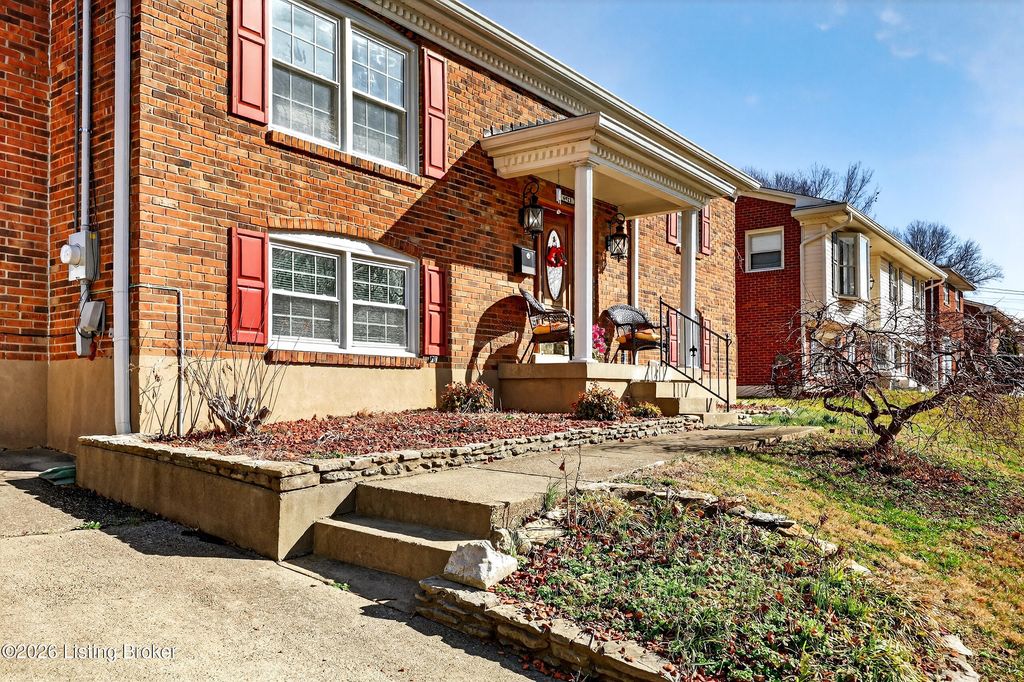 Photo of 6913 Norlynn Dr, Louisville, KY 40228 (MLS # 1715221)