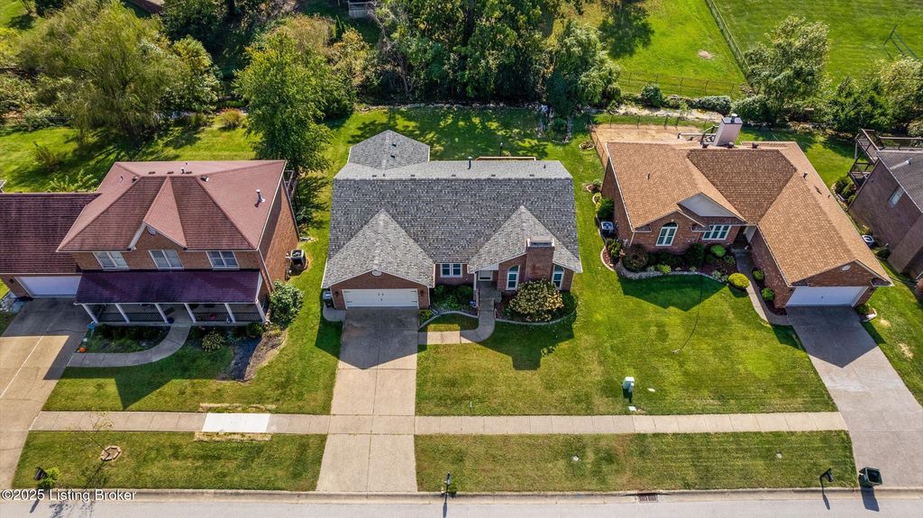 Photo of 4603 Saratoga Hill Rd, Louisville, KY 40299 (MLS # 1710163)