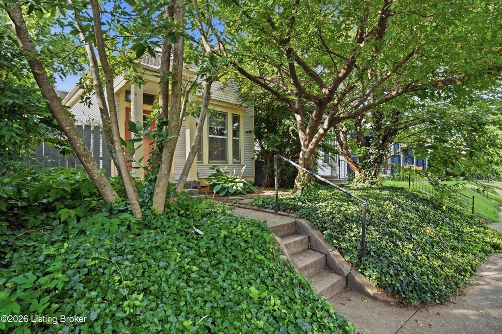 Photo of 1844 Stevens Ave, Louisville, KY 40205 (MLS # 1721952)