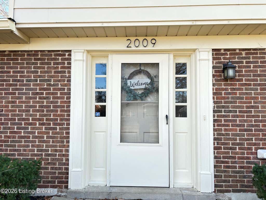 Photo of 2009 Meadowgate Ln, Louisville, KY 40223 (MLS # 1720439)
