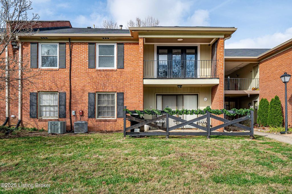 Photo of 7910 Grenoble Ln #A, Prospect, KY 40059 (MLS # 1704550)