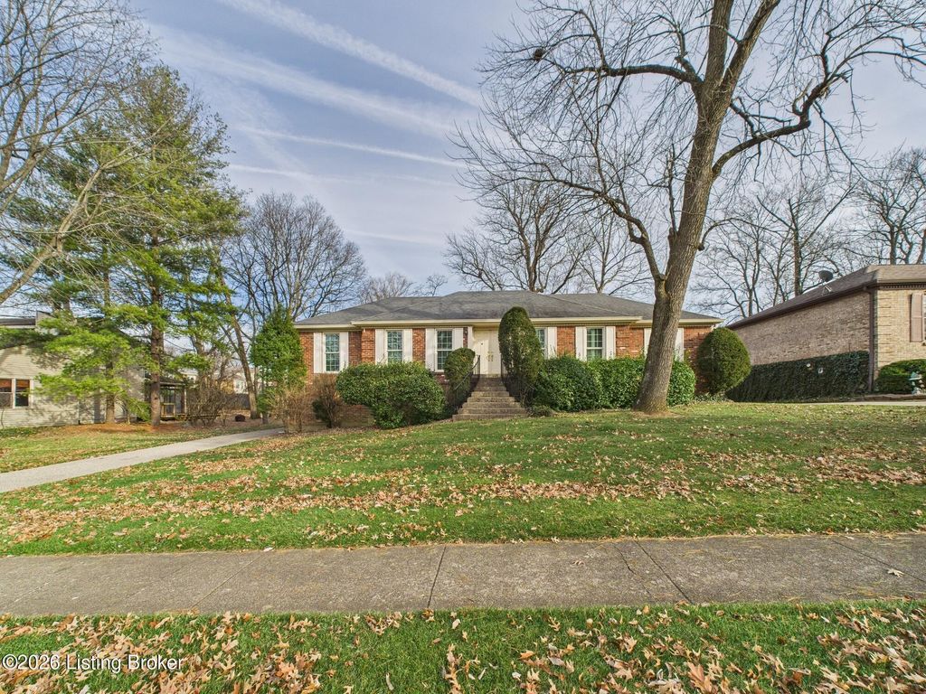 Photo of 3805 Bigelow Dr, Jeffersontown, KY 40299 (MLS # 1706052)