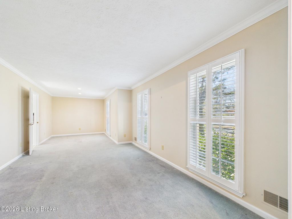 Photo of 3805 Bigelow Dr, Jeffersontown, KY 40299 (MLS # 1706052)