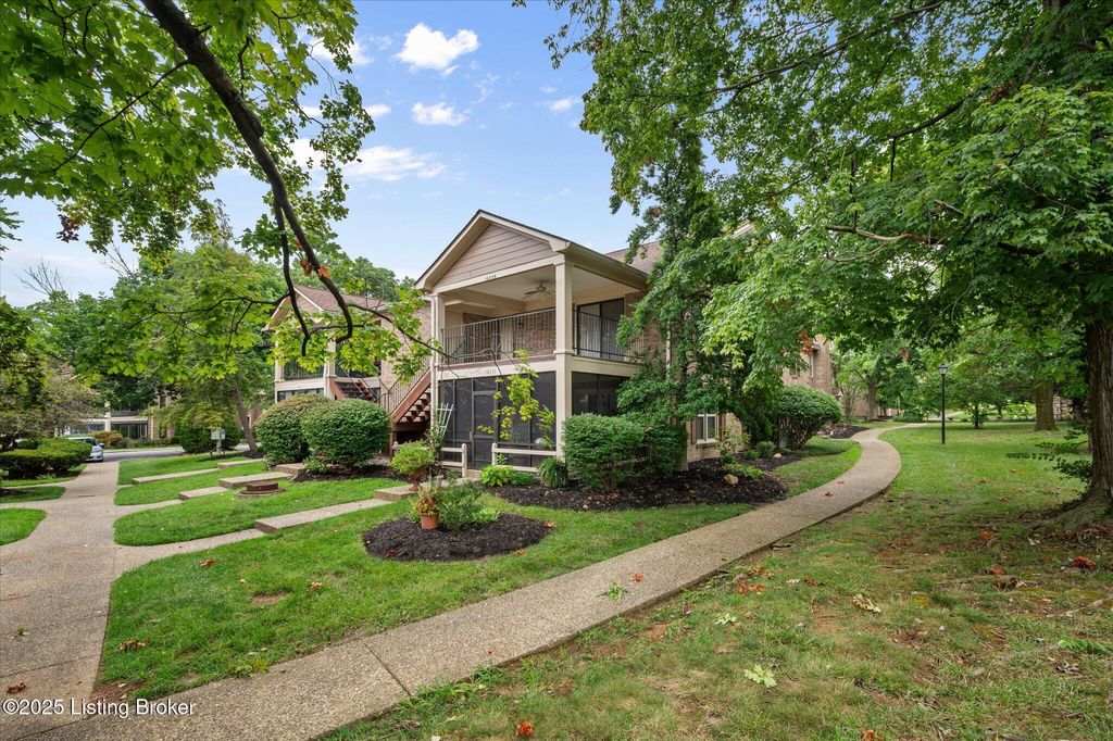 Photo of 10339 Shelbyville Rd, Louisville, KY 40223 (MLS # 1716235)