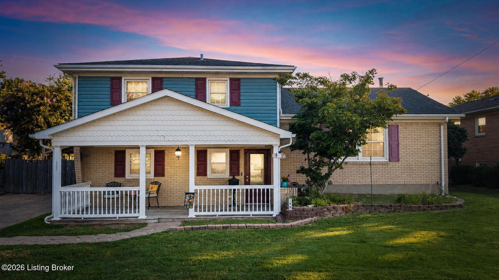 Photo of 6307 Faris Way, Louisville, KY 40272 (MLS # 1728060)