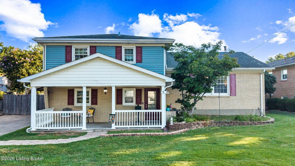 Photo of 6307 Faris Way, Louisville, KY 40272 (MLS # 1728060)
