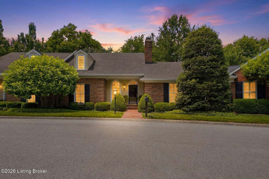 Photo of 2 Brownsboro Hill Rd, Louisville, KY 40207 (MLS # 1720716)