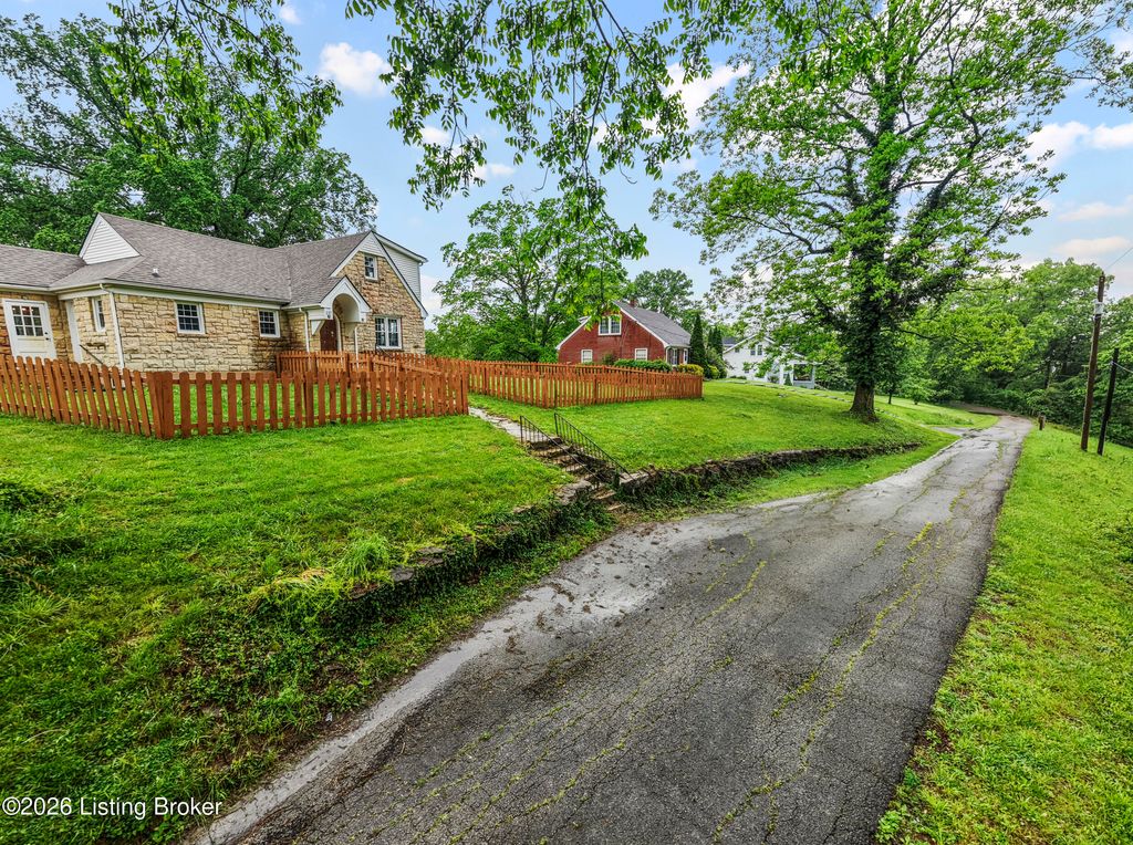 Photo of 137 Eastview Dr, Taylorsville, KY 40071 (MLS # 1716002)