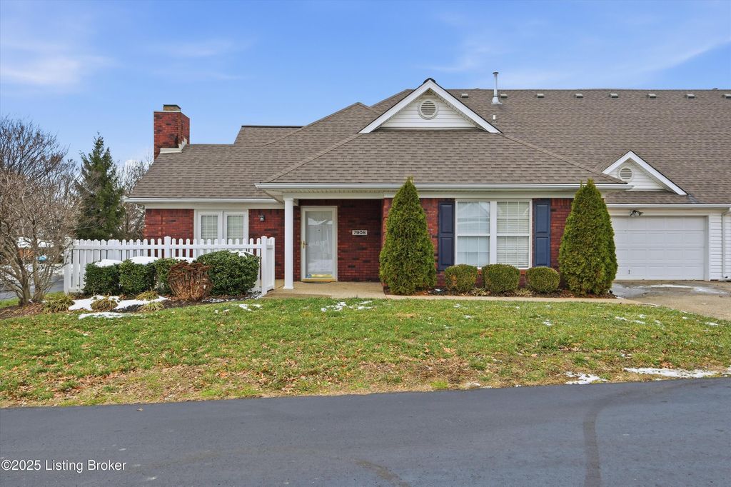 Photo of 7908 Manner Pointe Dr, Louisville, KY 40220 (MLS # 1706640)