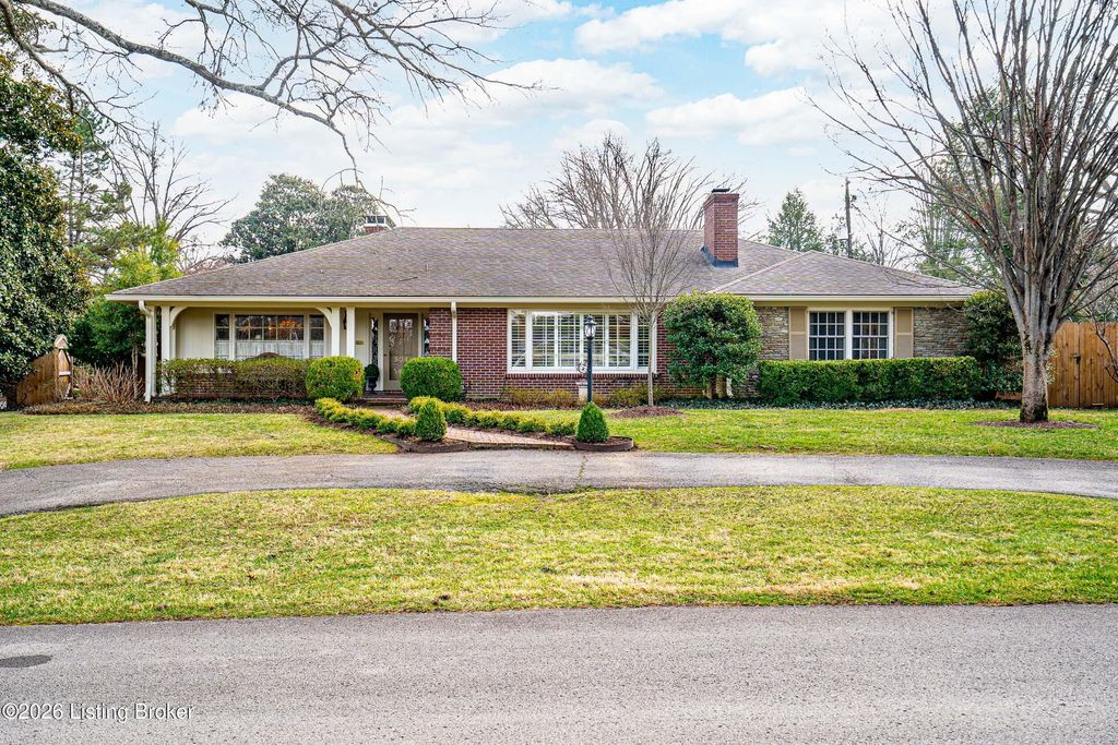 Photo of 504 Ridgewood Rd, Louisville, KY 40207 (MLS # 1714777)