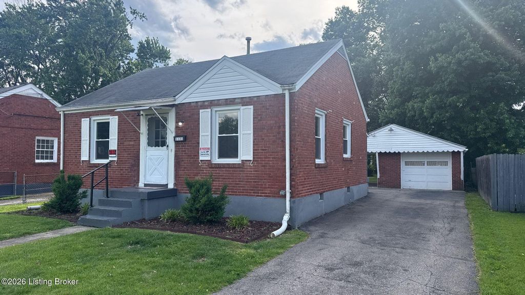 Photo of 1131 W Indian Trail, Louisville, KY 40213 (MLS # 1716874)