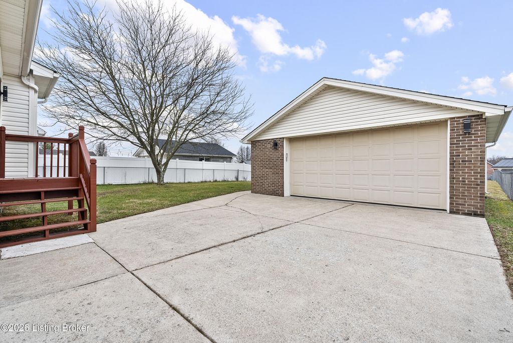 Photo of 11312 United Blvd, Louisville, KY 40229 (MLS # 1706755)