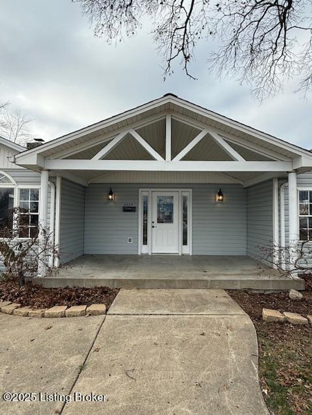 Photo of 5328 Devers Ave, Louisville, KY 40214 (MLS # 1704690)